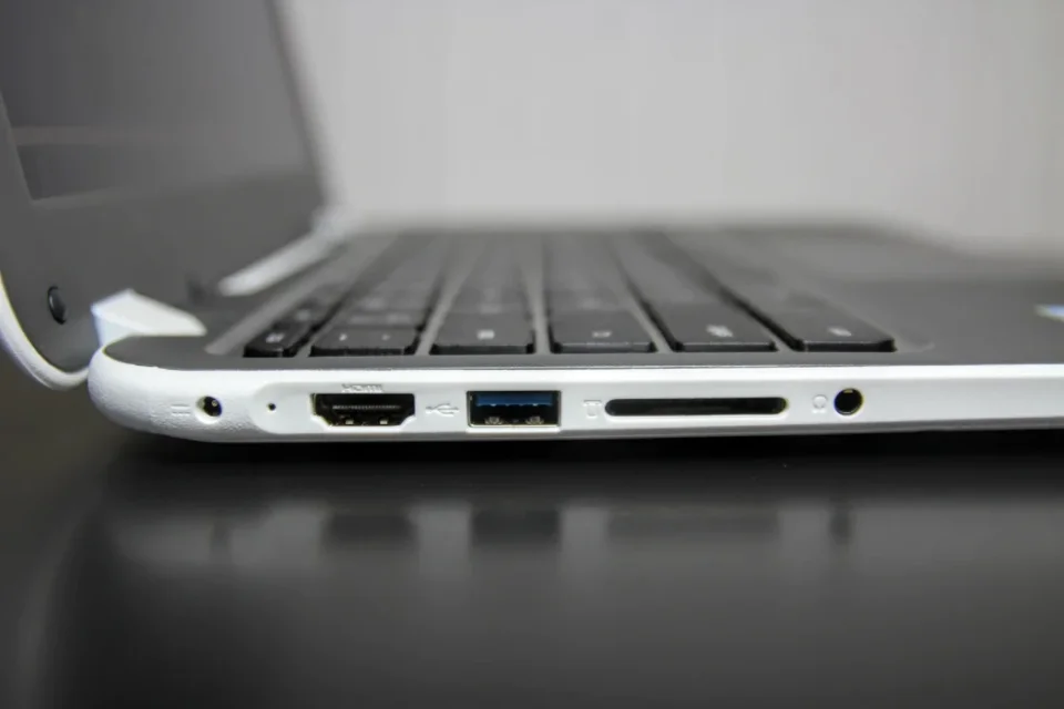Students damaging laptops related to Going Viral: Students Are Destroying School District Devices in New Trend