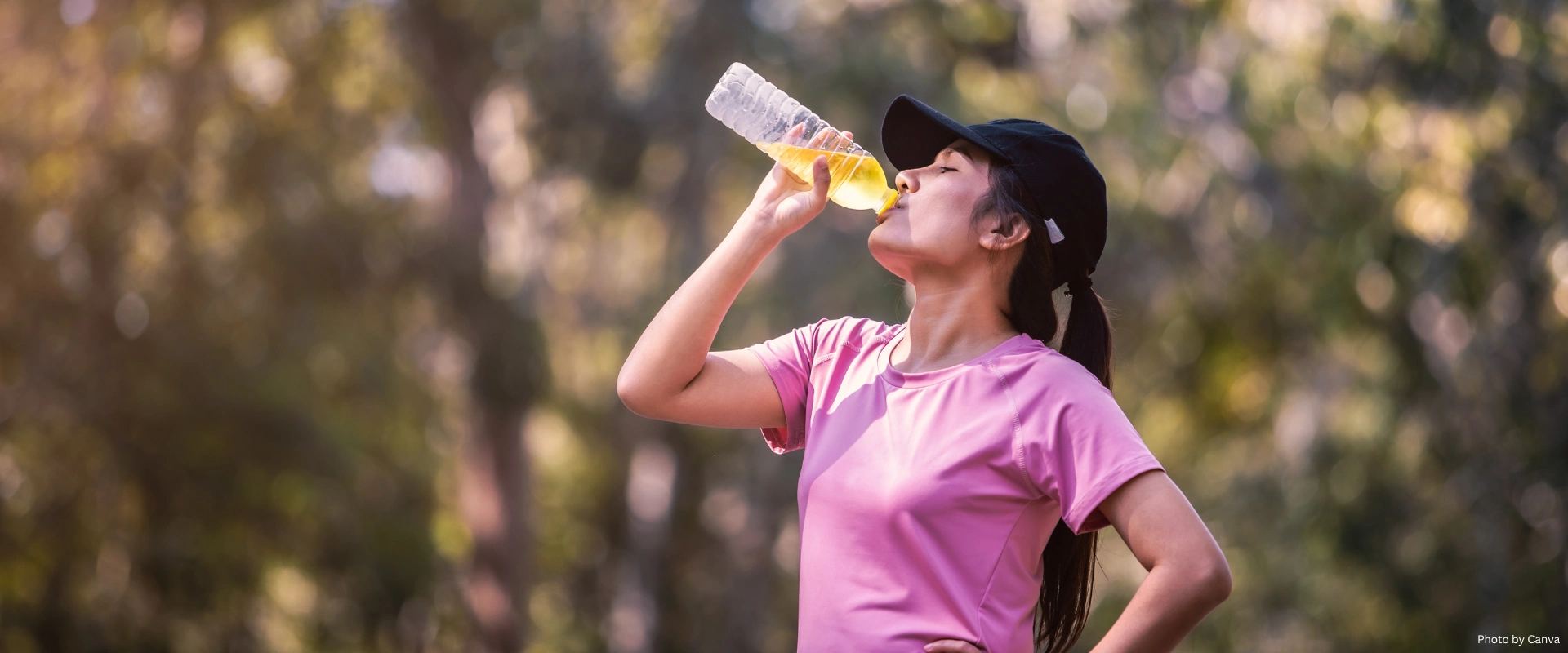 woman sport athletes drinking water with electrolytes
